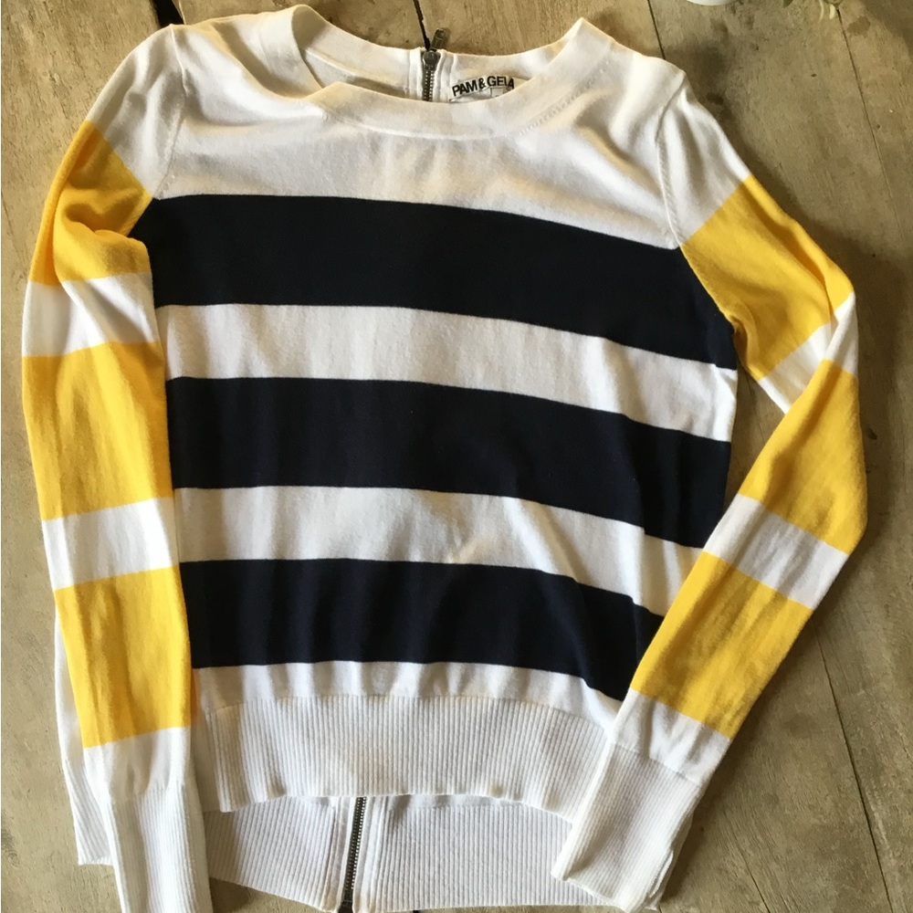 PAM & GELA Woman’s lightweight sweater w/zipper back